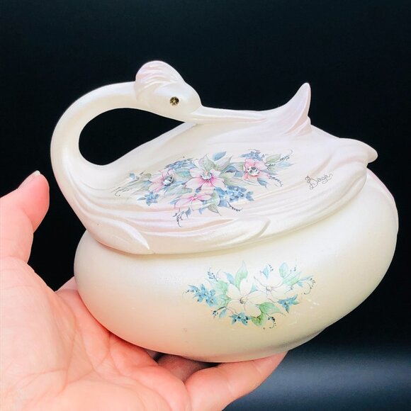 Vintage BERGER Italy Pearlescent Porcelain Swan Trinket Jewelry Dresser Box - Picture 1 of 15